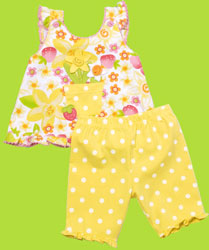 le top Strawberry Print Popover and Yellow Dot Short