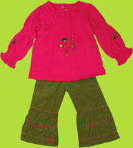 le top "Alpine Garland" Smocked Top and Tiered Pant 